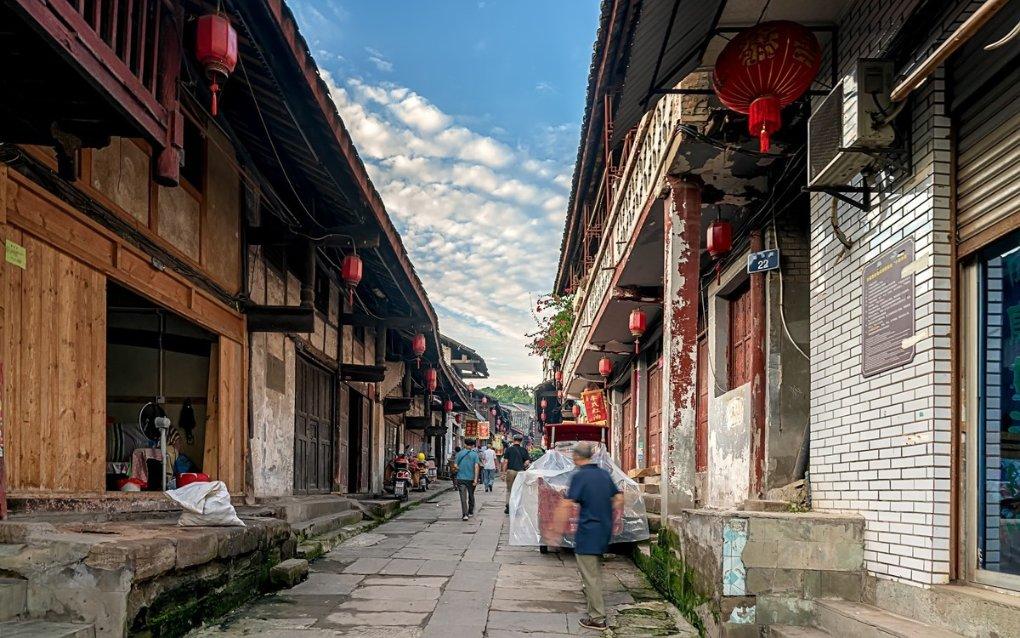 嵩明交警:紧盯“一早一午一晚”重点时段 做好冬季交通事故预防工作